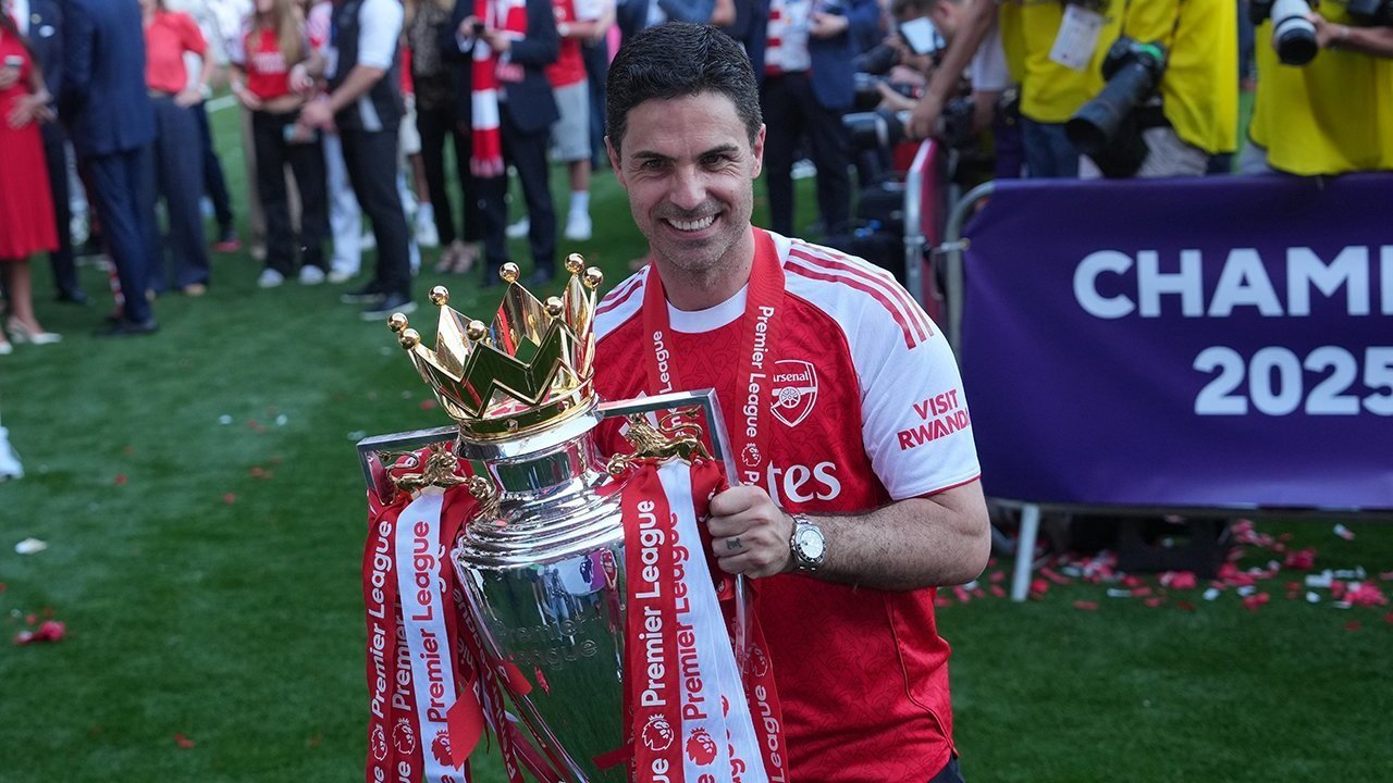 Mikel Arteta Takjub dengan Momen Arsenal Angkat Trofi Premier League Mikel Arteta Takjub dengan Momen Arsenal Angkat Trofi Premier League