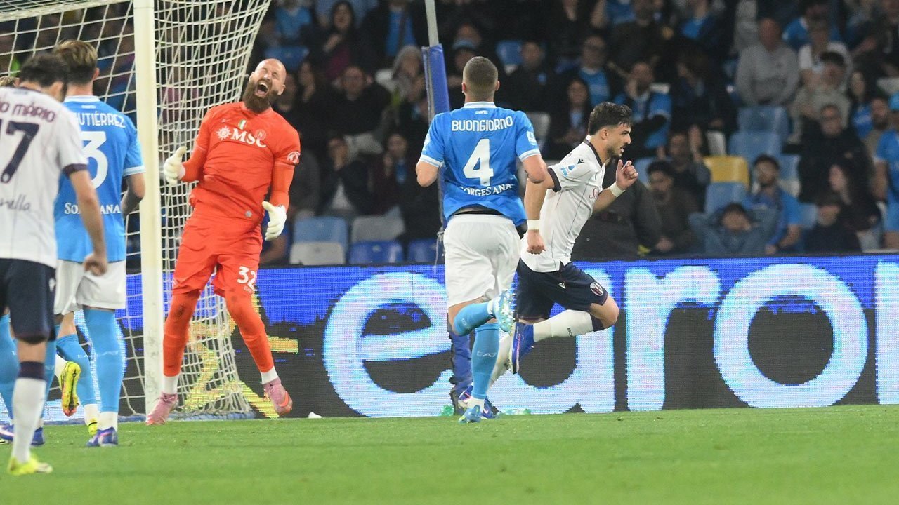 Napoli vs Bologna: Tim Conte Gagal Comeback, Tiket Liga Champions pun Terancam Napoli vs Bologna: Tim Conte Gagal Comeback, Tiket Liga Champions pun Terancam