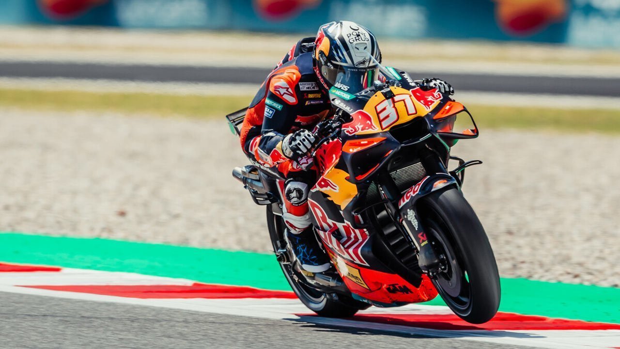 Pedro Acosta Ungkap Kendala Teknis yang Picu Tabrakan dengan Alex Marquez di MotoGP Catalunya 2026 Pedro Acosta Ungkap Kendala Teknis yang Picu Tabrakan dengan Alex Marquez di MotoGP Catalunya 2026