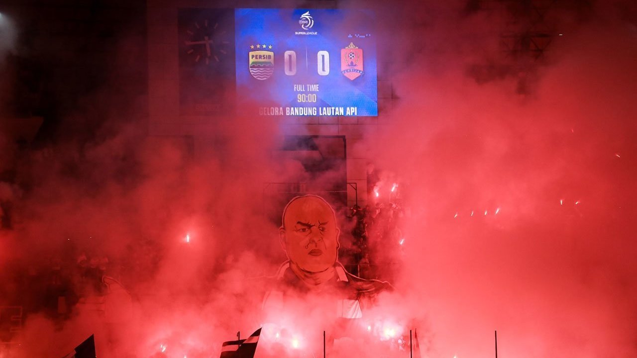 5 Momen Paling Magis Perayaan Persib Juara BRI Super League 2025/2026: Tangis Keluarga hingga Spanduk Raksasa Bojan Hodak