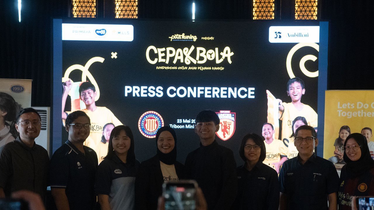 Komunitas Fans MU dan Barcelona Bersatu untuk Dukung Anak Pejuang Kanker Melalui Cepak Bola Komunitas Fans MU dan Barcelona Bersatu untuk Dukung Anak Pejuang Kanker Melalui Cepak Bola