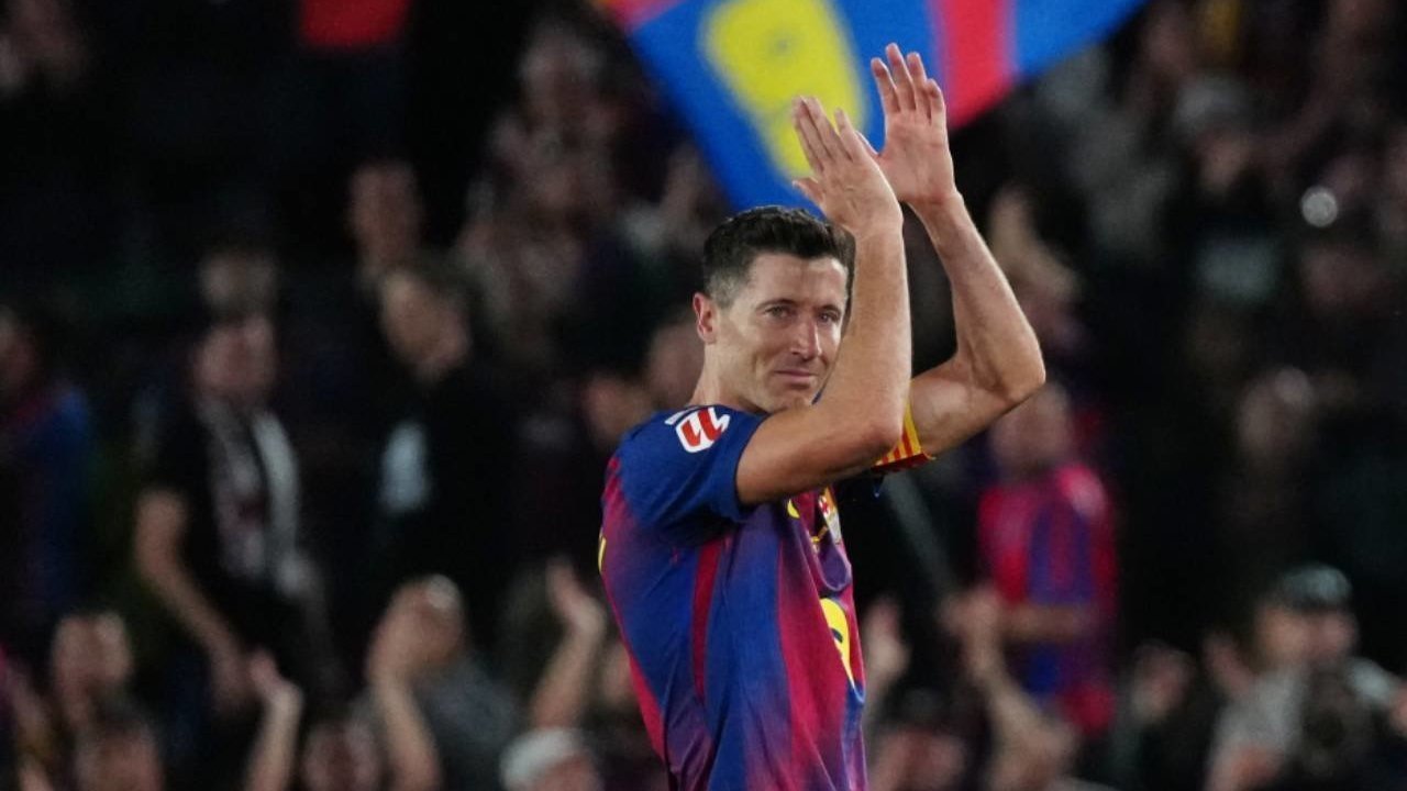 Hansi Flick Akui Sulit Gantikan Robert Lewandowski di Barcelona Hansi Flick Akui Sulit Gantikan Robert Lewandowski di Barcelona