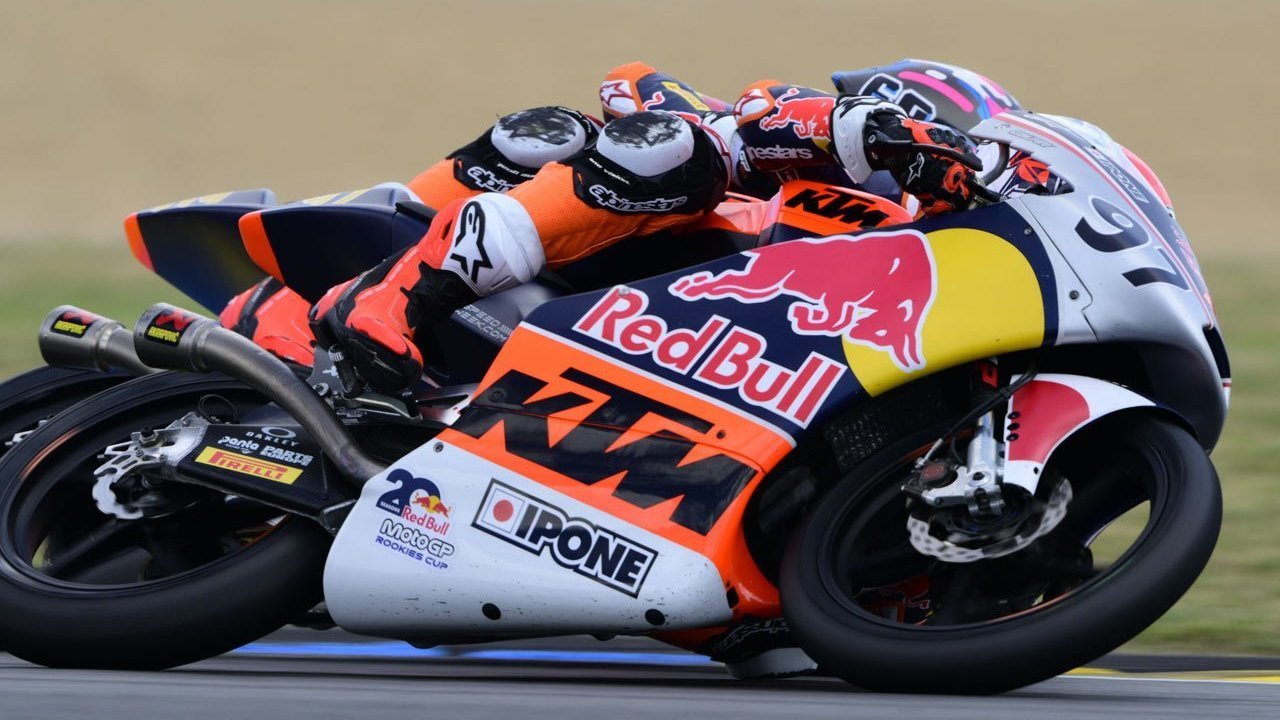 Hasil Race 1 Red Bull Rookies Cup Italia 2026: Ryota Ogiwara Menang, Kiandra Ramadhipa Tembus Top 10