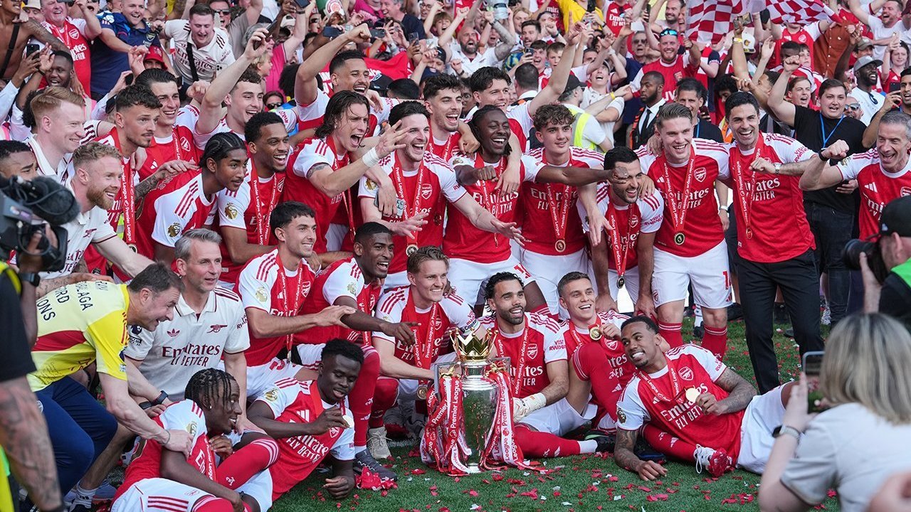 Gokil! Mulai Ted Lasso Hingga Walikota New York Sama-Sama Rayakan Gelar Juara Arsenal Gokil! Mulai Ted Lasso Hingga Walikota New York Sama-Sama Rayakan Gelar Juara Arsenal