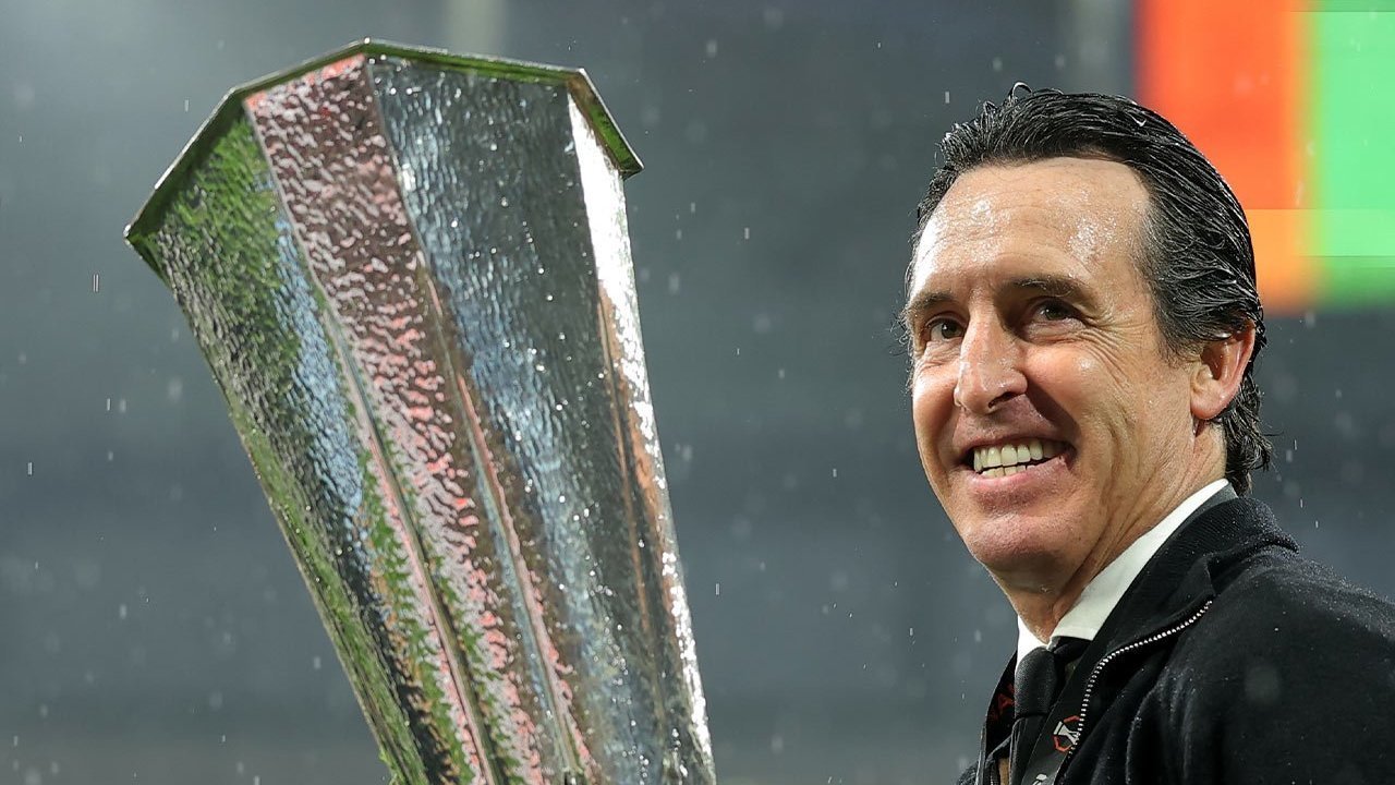 Bangganya Unai Emery Sampai Tak Berhenti Tersenyum Bangganya Unai Emery Sampai Tak Berhenti Tersenyum