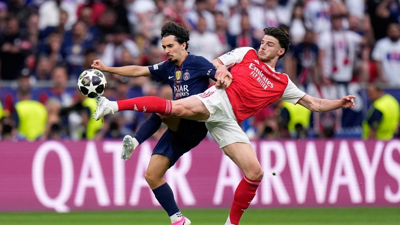 Kontroversi Handball Warnai Babak Pertama Final Liga Champions PSG vs Arsenal, Dua Keputusan Wasit Jadi Sorotan