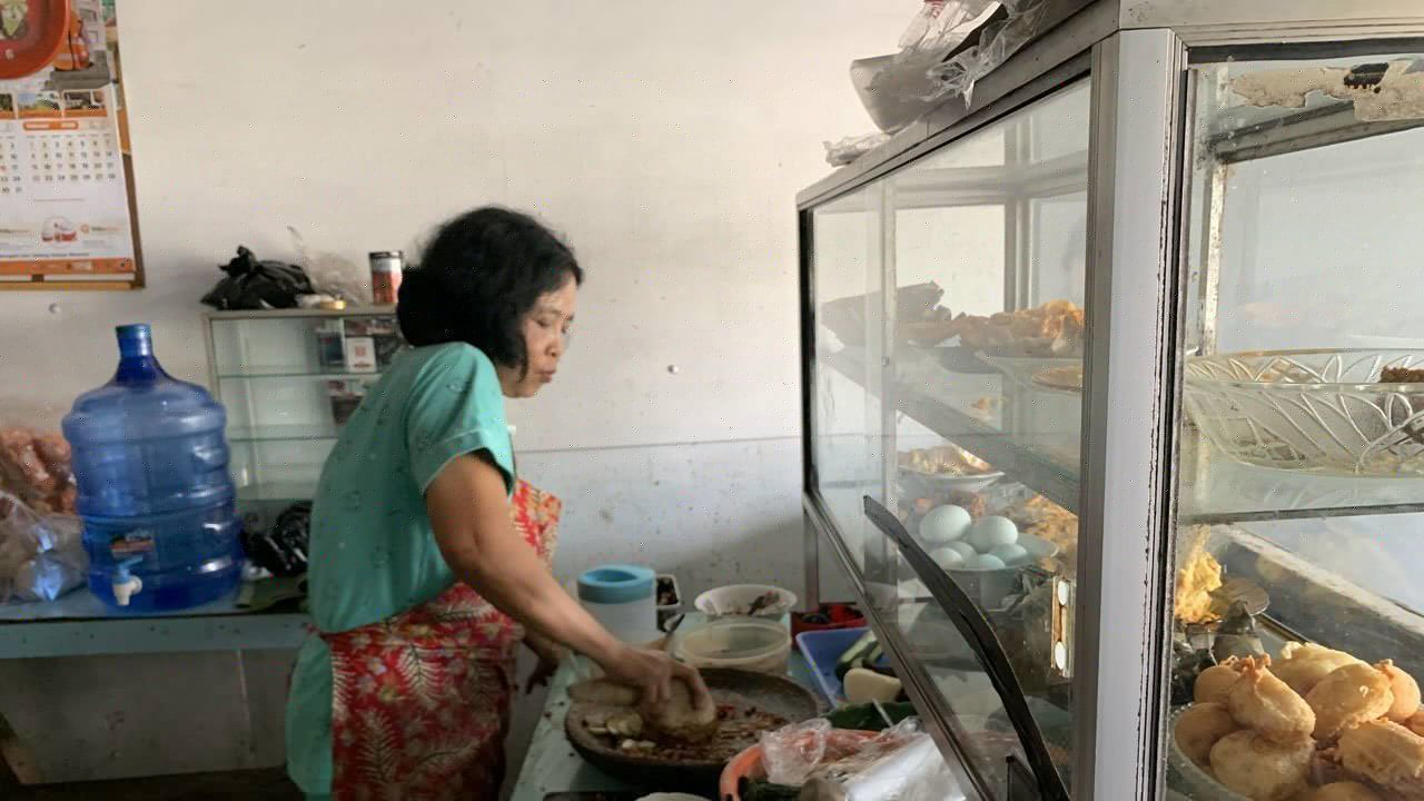 Sepiring Rujak Cingur dan Cerita Manfaat KUR BRI Bagi Warung Mbak Mis