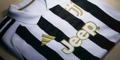 Juventus Resmi Luncurkan Jersey Home Musim 2026/2027, Tampil Elegan dengan Sentuhan Emas Juventus Resmi Luncurkan Jersey Home Musim 2026/2027, Tampil Elegan dengan Sentuhan Emas