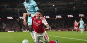 Momen Memalukan Piero Hincapie di Laga Arsenal vs Burnley: Celananya Melorot Saat Duel di Pinggir Lapangan!