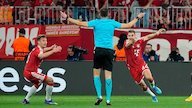 Kontroversi Handball Bayern vs PSG: Chris Sutton Sebut Aturannya Sangat Bodoh!