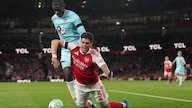 Guyonan Ben White di Parade Juara Arsenal: Nyanyikan Chant Kocak untuk Piero Hincapie yang Celananya Melorot Guyonan Ben White di Parade Juara Arsenal: Nyanyikan Chant Kocak untuk Piero Hincapie yang Celananya Melorot