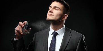 Biar Parfum Pria Nggak Cepat Hilang, Coba Teknik Layering yang Simpel Ini