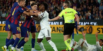 Kalah dari Barcelona, Bisa-bisanya Vinicius Malah Pamer Gelar Liga Champions