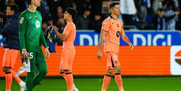 Rapor Pemain Barcelona Saat Kalah di Markas Alaves: Blaugrana Masih Terlalu Larut dalam Euforia Juara