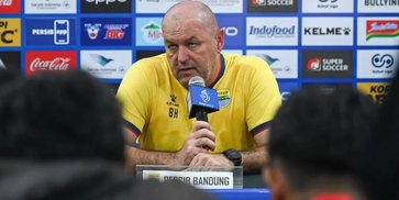 Peringatan Bojan Hodak: Persib Bandung Belum Juara! Peringatan Bojan Hodak: Persib Bandung Belum Juara!