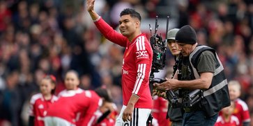 Video Perpisahan Haru Manchester United untuk Casemiro, Bikin Mewek