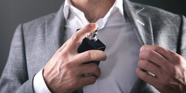 Cara Memilih Parfum Sesuai Personality Pria, Tentukan Taktik Aroma yang Sesuai Karakter Biar Makin On Point! Cara Memilih Parfum Sesuai Personality Pria, Tentukan Taktik Aroma yang Sesuai Karakter Biar Makin On Point!