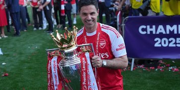 Mikel Arteta Takjub dengan Momen Arsenal Angkat Trofi Premier League Mikel Arteta Takjub dengan Momen Arsenal Angkat Trofi Premier League