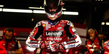 Pecco Bagnaia Syok Kaki Johann Zarco Terjepit di Kecelakaan MotoGP Catalunya, Lanjutkan Balapan Sambil Tahan Pusing