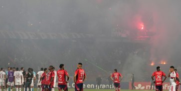 Cerita dari Copa Libertadores: Baru 5 Menit, Duel Flamengo vs Independiente Terpaksa Dihentikan