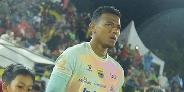 2 Rekor Teja Paku Alam di Persib: Masuk Club 100, Samai Total Clean Sheet Yoo Jae-hoon Dalam Semusim