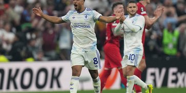 Youri Tielemans Bongkar Rahasia Gol Spektakuler Aston Villa di Final Liga Europa Youri Tielemans Bongkar Rahasia Gol Spektakuler Aston Villa di Final Liga Europa