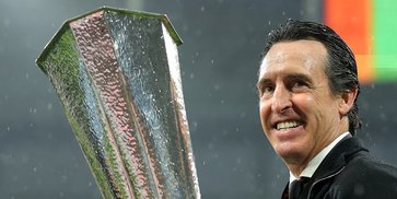 Bangganya Unai Emery Sampai Tak Berhenti Tersenyum Bangganya Unai Emery Sampai Tak Berhenti Tersenyum