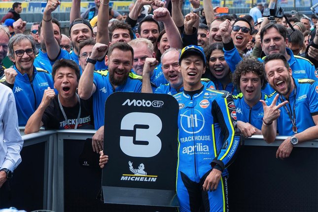 Penantian Lama untuk Naik Podium Penantian Lama untuk Naik Podium