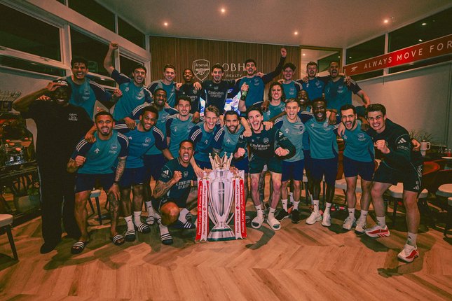 Selebrasi Emosional Pemain Arsenal di Tempat Latihan