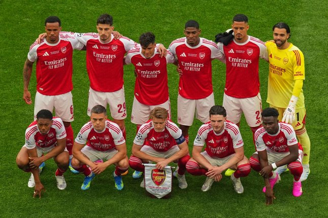 Para pemain Arsenal berpose sebelum pertandingan final Liga Champions melawan PSG di Budapest, Hungaria, Sabtu (30/5/2026) malam WIB. (c) AP Photo/Vadim Ghirda