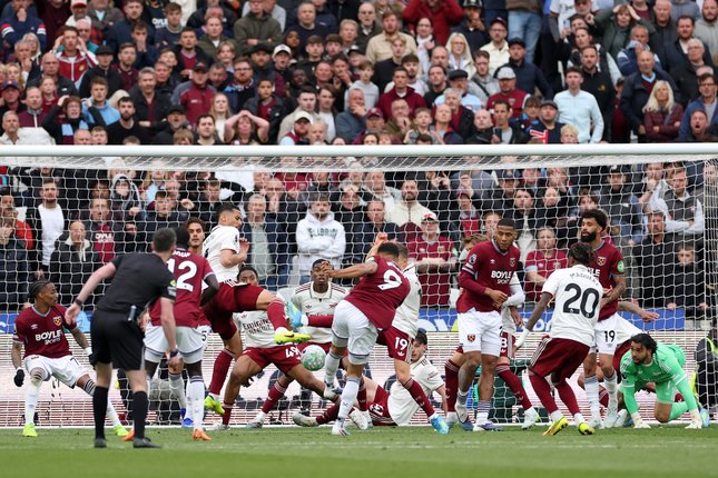 VAR Batalkan Gol West Ham