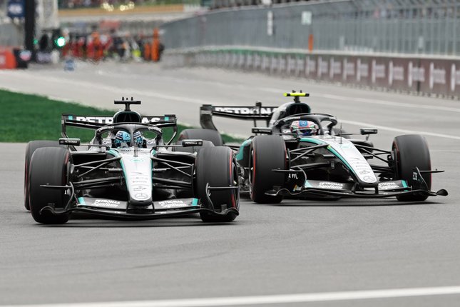 Bakal Gelar Diskusi dengan Antonelli dan Russell Pembalap Mercedes AMG Petronas, George Russell dan Kimi Antonelli (c) AP Photo/Adam Hunger