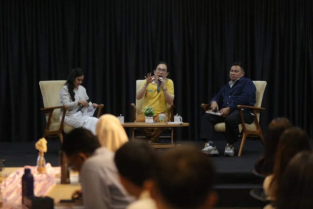 Sesi Diskusi Intimate dan Kupas Tuntas Buku Sesi Diskusi Intimate dan Kupas Tuntas Buku