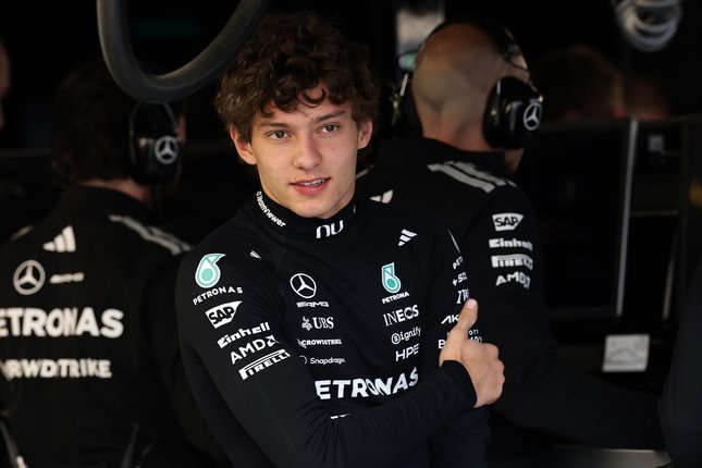 Pertarungan yang Sulit, Ritme Setara Pembalap Mercedes AMG Petronas, Kimi Antonelli (c) AP Photo/Adam Hunger