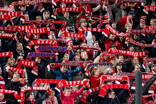 Sejarah Norwegia di Piala Dunia Para pendukung Timnas Norwegia memberikan dukungan kepada Erling Haaland dkk (c) NFF Official