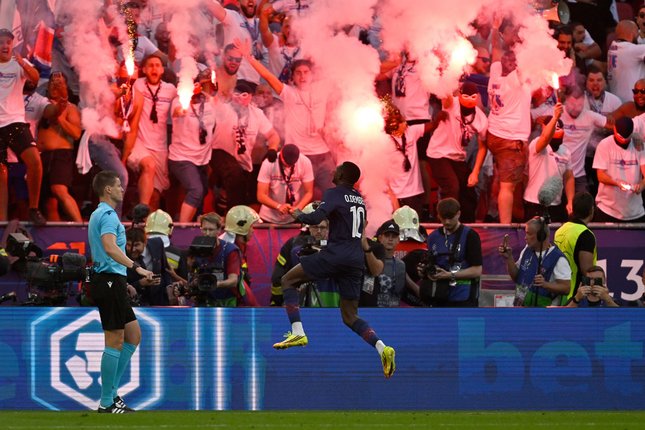 Momen Kontras PSG dan Arsenal Momen Kontras PSG dan Arsenal
