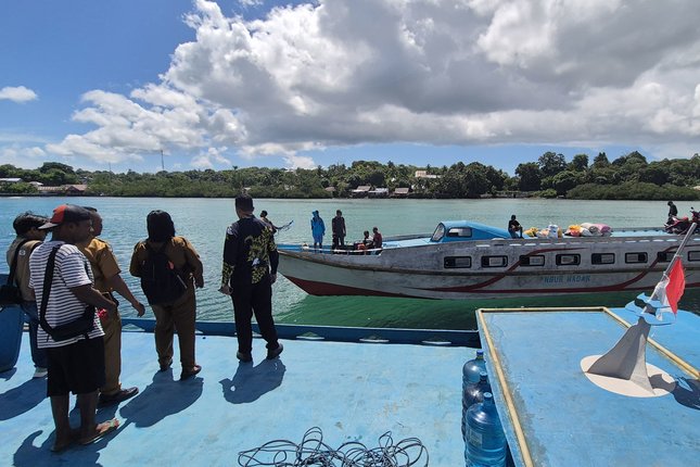 Dua Jam Menyeberangi Laut Demi Kesempatan Operasi