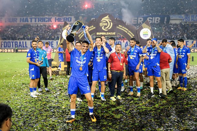 Momen Eliano Reijnders Angkan Trofi