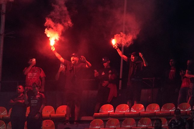 Suporter Medellin Protes Manajemen dan Tim