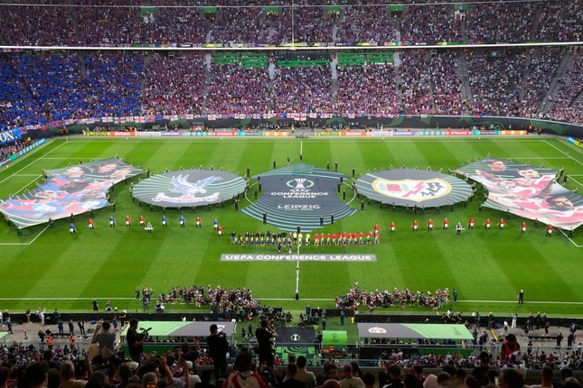 Susunan Pemain Kedua Tim Suasana pembukaan final UEFA Confrence League 2025/2026, Crystal Palace vs Rayo Vallecano (c) AP Photo/Markus Schreiber