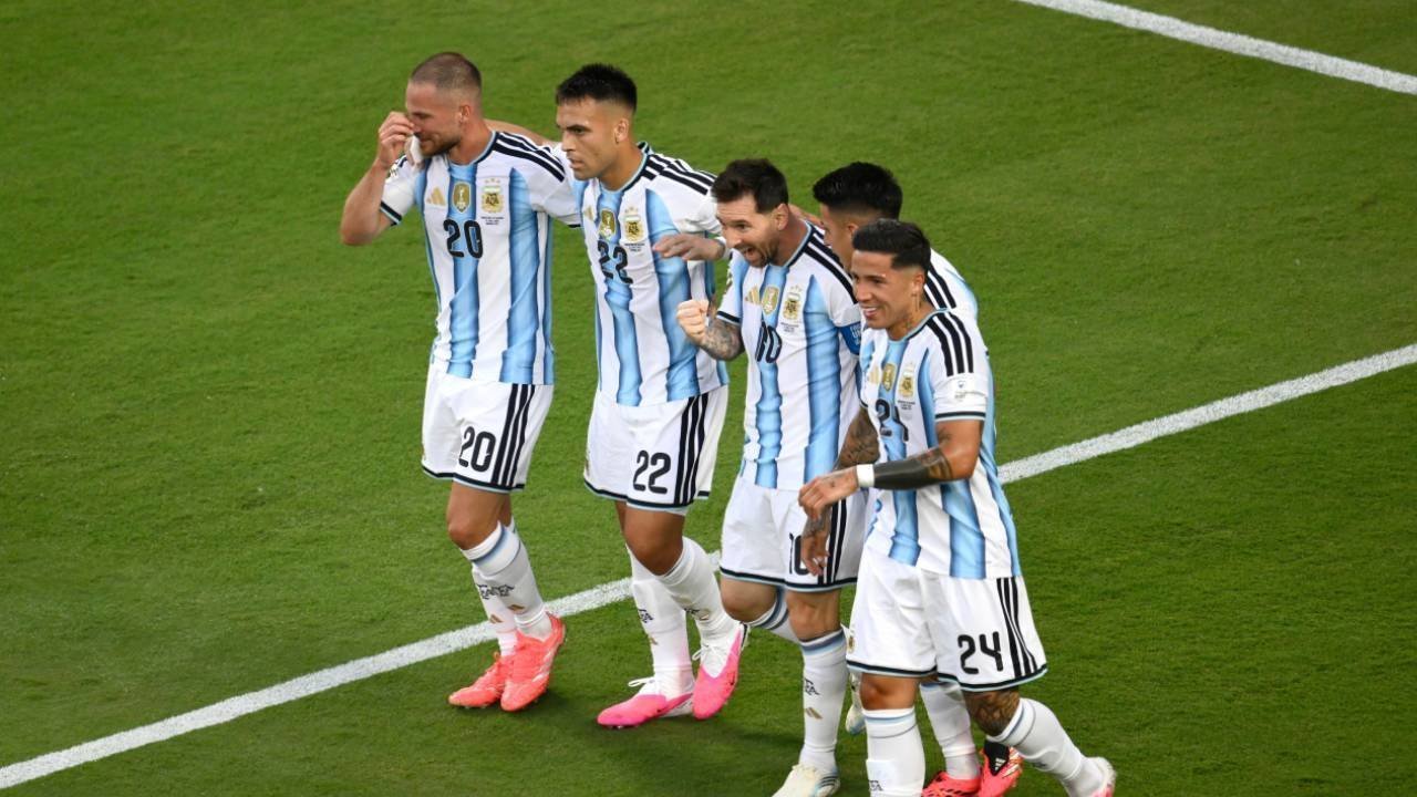 Hasil Argentina vs Aljazair: Hattrick Lionel Messi Bawa Albiceleste Menang Telak Hasil Argentina vs Aljazair: Hattrick Lionel Messi Bawa Albiceleste Menang Telak