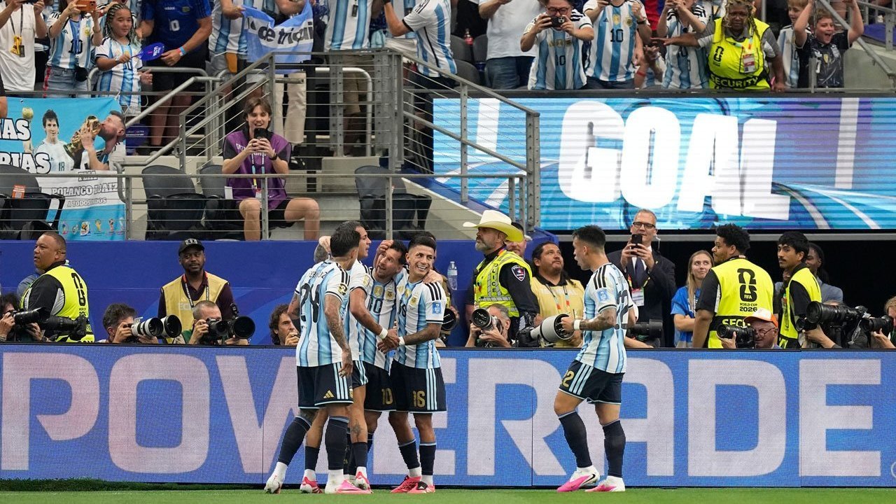 Hasil Argentina vs Austria: Messi Pecah Rekor Gol Piala Dunia, Albiceleste Lolos ke 32 Besar Hasil Argentina vs Austria: Messi Pecah Rekor Gol Piala Dunia, Albiceleste Lolos ke 32 Besar