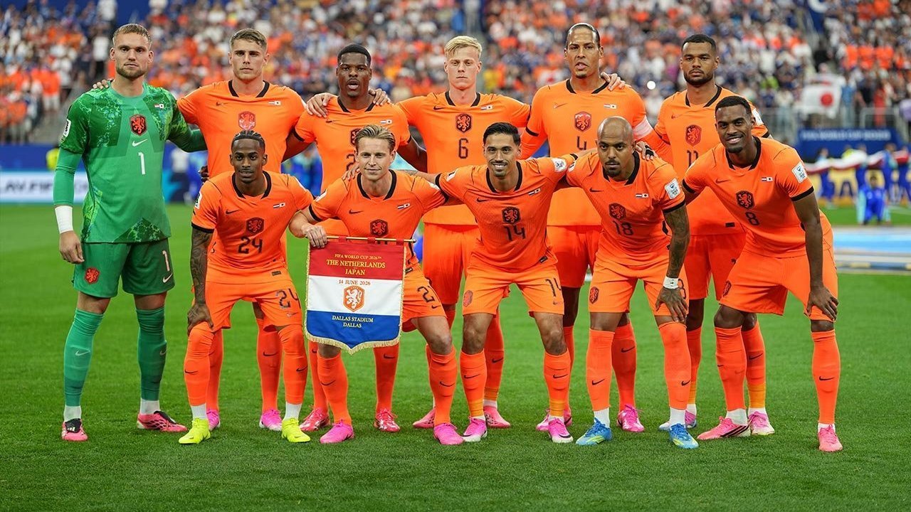 Blunder Taktik Belanda saat Lawan Jepang: Unggul 2-1 Lalu Bertahan Pakai 5 Bek Blunder Taktik Belanda saat Lawan Jepang: Unggul 2-1 Lalu Bertahan Pakai 5 Bek