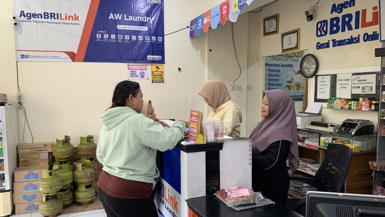 Dulu Mencuci Mobil Orang Kini Punya Sendiri: Perjalanan Agen BRILink Wiwit yang Mengubah Nasib Keluarga Dulu Mencuci Mobil Orang Kini Punya Sendiri: Perjalanan Agen BRILink Wiwit yang Mengubah Nasib Keluarga