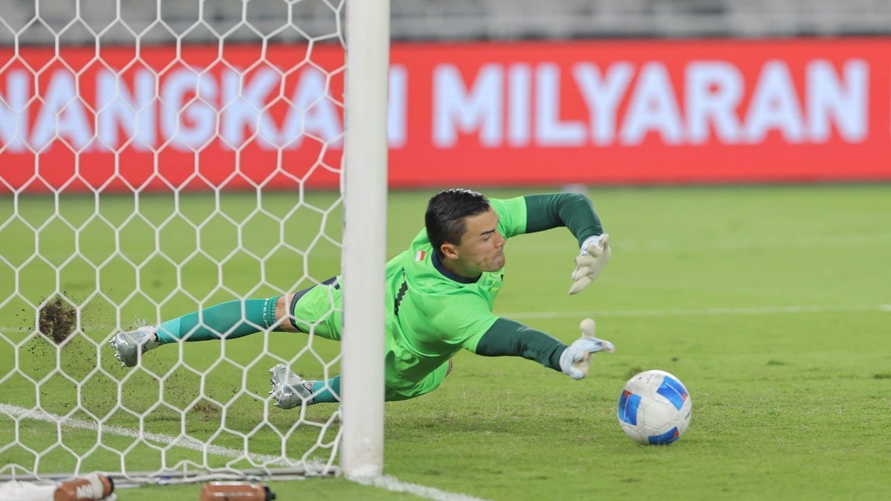 Momen Emil Audero Selamatkan Gawang Timnas Indonesia dari Penalti Pemain Oman
