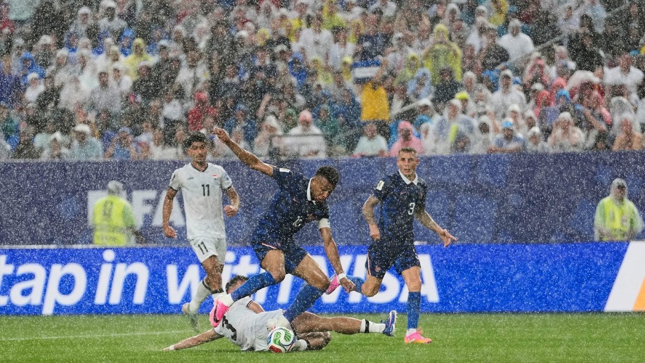 Hasil Prancis vs Irak: Badai Petir Iringi Langkah Les Bleus ke Babak 32 Besar