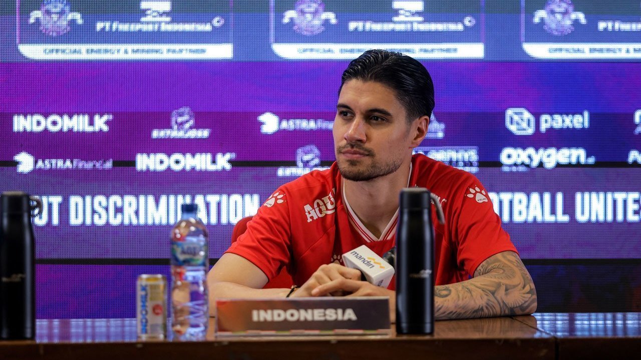 John Herdman Bongkar Alasan Jadikan Kevin Diks Bek Sayap di Timnas Indonesia, Nilai Dony Tri Bisa Main di Kedua Sisi Sayap John Herdman Bongkar Alasan Jadikan Kevin Diks Bek Sayap di Timnas Indonesia, Nilai Dony Tri Bisa Main di Kedua Sisi Sayap