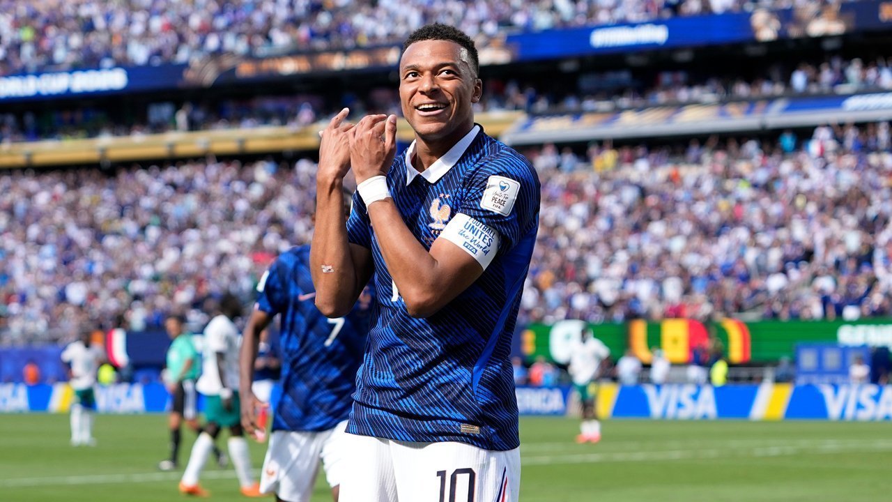 Terungkap! Inilah Arti di Balik Selebrasi Tiup Seruling Kylian Mbappe di Laga Prancis vs Senegal Terungkap! Inilah Arti di Balik Selebrasi Tiup Seruling Kylian Mbappe di Laga Prancis vs Senegal