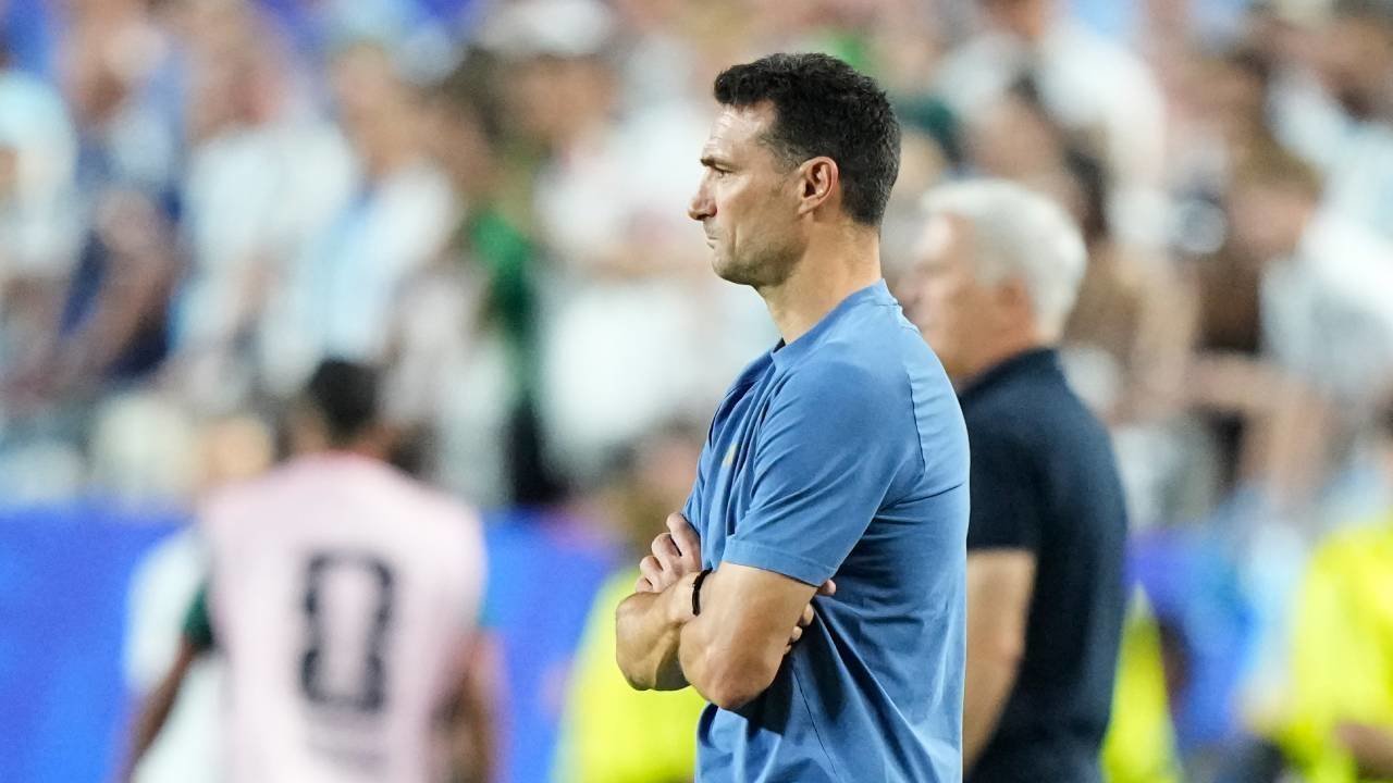 Lionel Scaloni Kehabisan Kata-kata Melihat Keajaiban Lionel Messi Saat Argentina Hajar Aljazair Lionel Scaloni Kehabisan Kata-kata Melihat Keajaiban Lionel Messi Saat Argentina Hajar Aljazair