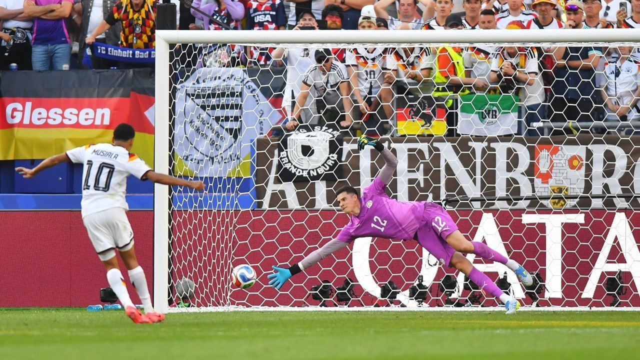 Man of the Match Jerman vs Paraguay: Orlando Gill